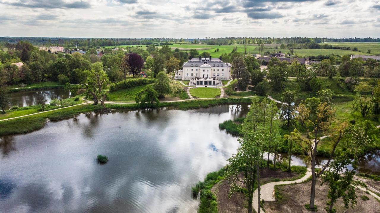Palac Komierowo Sepolno Krajenskie ภายนอก รูปภาพ