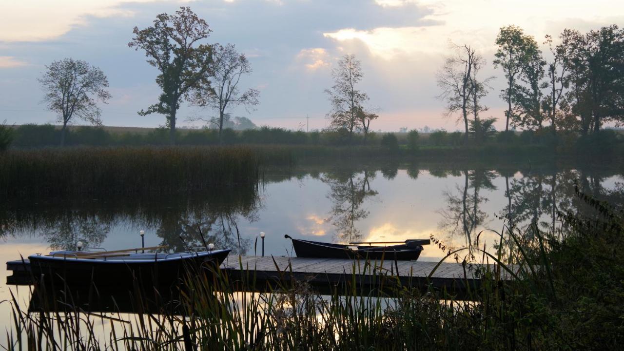 Palac Komierowo Sepolno Krajenskie ภายนอก รูปภาพ
