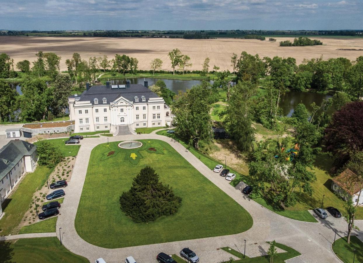 Palac Komierowo Sepolno Krajenskie ภายนอก รูปภาพ