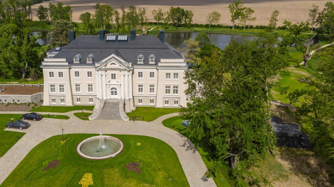 Palac Komierowo Sepolno Krajenskie ภายนอก รูปภาพ